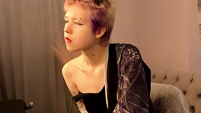 CarolineRichter online show from 10-18-25, 03:20