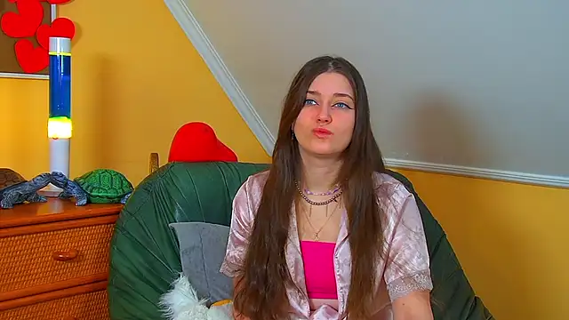 Snapshot of JessicaJewells chatting on 02-15-26, 06:21 JessicaJewells online show from 02-15-26, 06:21