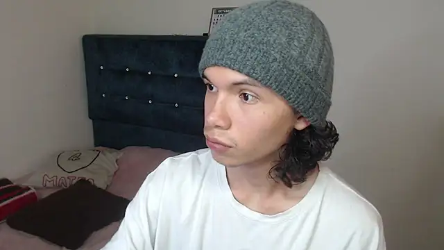 Snapshot of Xoxo_Smiles chatting on 10-18-25, 08:20 Xoxo Smiles online show from 10-18-25, 08:20