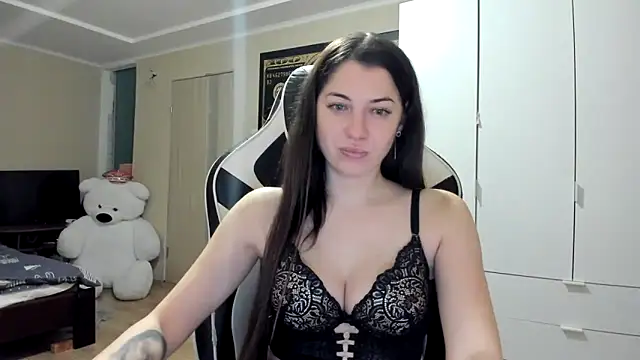 EmiLovsi online show from 11-15-25, 11:21