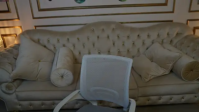 Esmie Smile online show from 10-09-25, 07:01