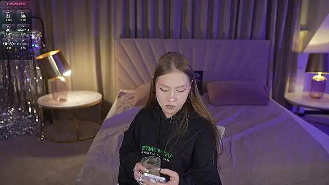 Esmie Smile online show from 11-25-25, 07:25