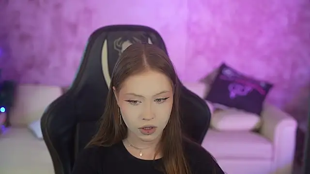 Esmie Smile online show from 01-10-26, 12:01