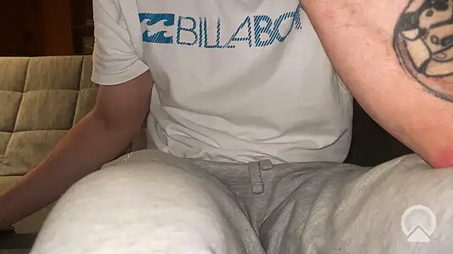 Snapshot of elsteff chatting on 11-17-25, 12:27 elsteff online show from 11-17-25, 12:27