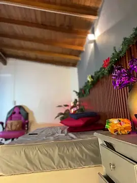 MarilynSmith01 online show from 12-15-25, 08:02