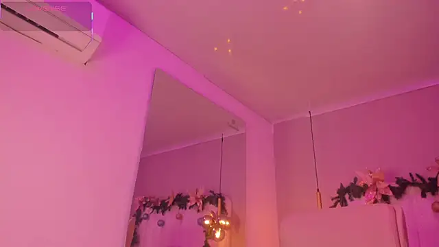 Snapshot of Rachell_Ross_ chatting on 12-17-25, 07:31 Rachell Ross online show from 12-17-25, 07:31