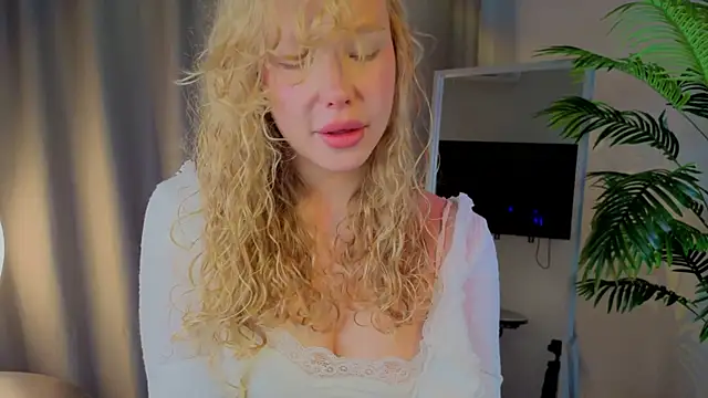 Snapshot of emilyshepar_d chatting on 10-27-25, 02:37 emilyshepar d online show from 10-27-25, 02:37