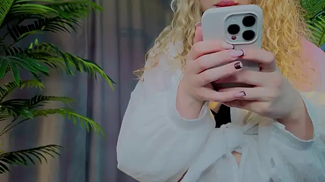 Snapshot of emilyshepar_d chatting on 11-19-25, 02:22 emilyshepar d online show from 11-19-25, 02:22