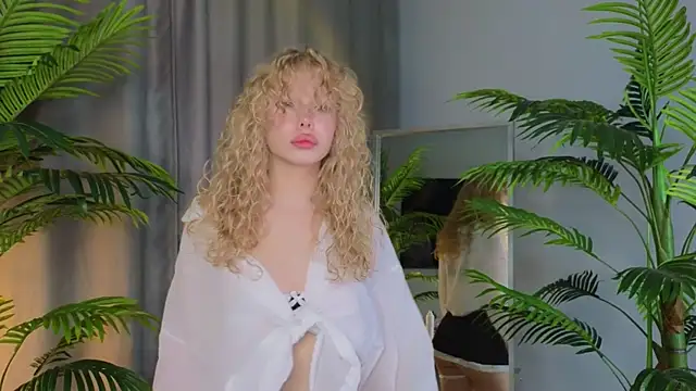 Snapshot of emilyshepar_d chatting on 11-25-25, 02:11 emilyshepar d online show from 11-25-25, 02:11