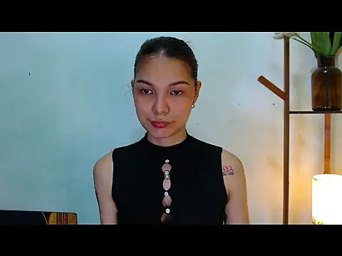 Snapshot of Mhinna chatting on 02-20-26, 10:16 Mhinna online show from 02-20-26, 10:16