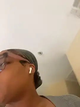 Snapshot of caramel__cremes chatting on 11-05-25, 02:28 caramel cremes online show from 11-05-25, 02:28