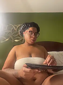 Snapshot of caramel__cremes chatting on 11-06-25, 02:34 caramel cremes online show from 11-06-25, 02:34