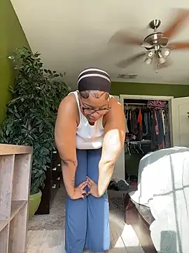 Snapshot of caramel__cremes chatting on 11-06-25, 02:51 caramel cremes online show from 11-06-25, 02:51