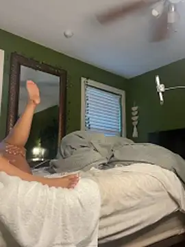 Snapshot of caramel__cremes chatting on 11-17-25, 01:28 caramel cremes online show from 11-17-25, 01:28