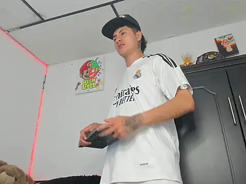 Mateo Escobar online show from 11-01-25, 02:35