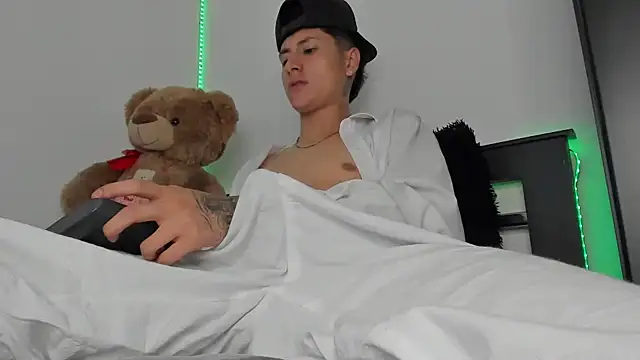 Snapshot of Mateo_Escobar chatting on 11-19-25, 07:52 Mateo Escobar online show from 11-19-25, 07:52