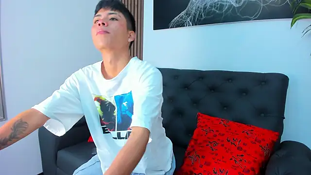 Snapshot of MaxiWildd chatting on 02-19-26, 12:34 MaxiWildd online show from 02-19-26, 12:34