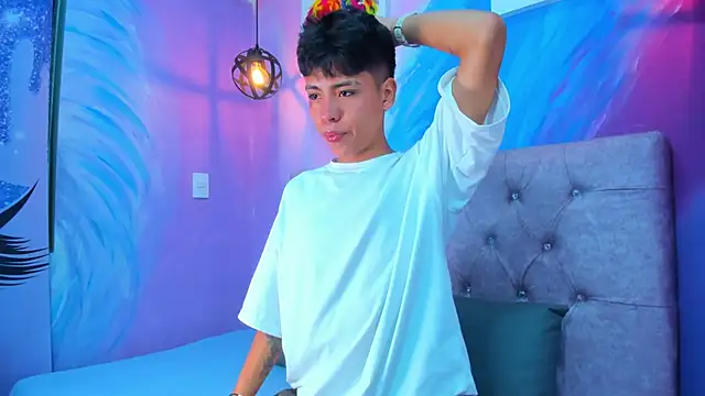 Snapshot of MaxiWildd chatting on 04-07-26, 01:11 MaxiWildd online show from 04-07-26, 01:11