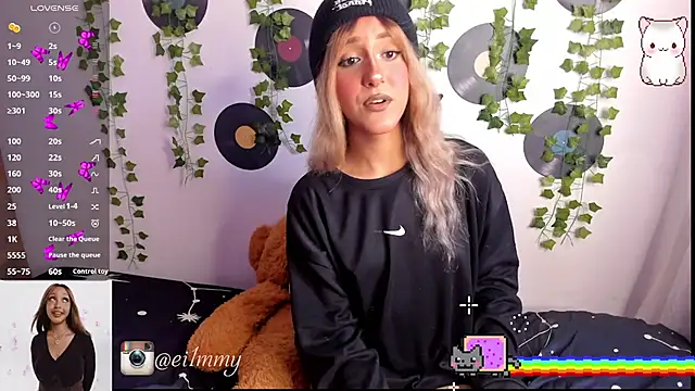 Snapshot of Amy_Moonlight chatting on 09-10-25, 08:42 Amy Moonlight online show from 09-10-25, 08:42