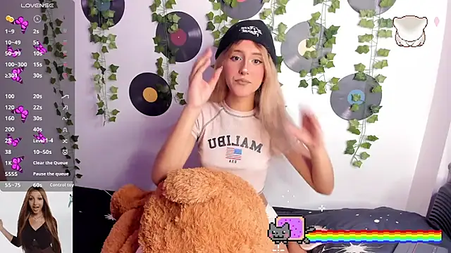 Snapshot of Amy_Moonlight chatting on 09-18-25, 09:06 Amy Moonlight online show from 09-18-25, 09:06