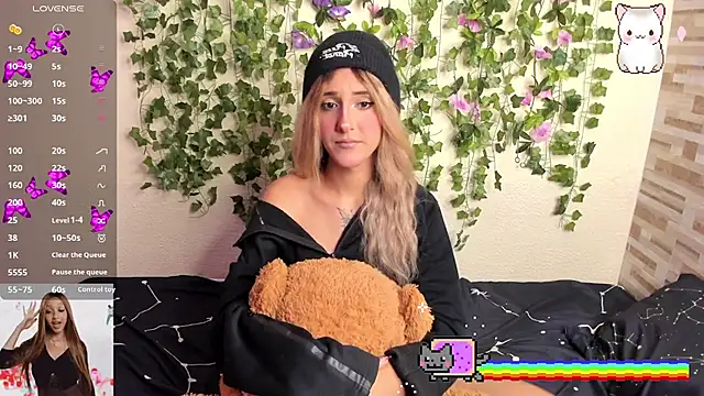 Snapshot of Amy_Moonlight chatting on 10-19-25, 10:10 Amy Moonlight online show from 10-19-25, 10:10