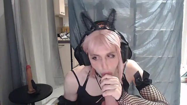 HungryCatUwU online show from 10-08-25, 02:09