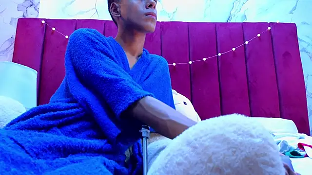 PrincePoppy online show from 12-17-25, 08:37