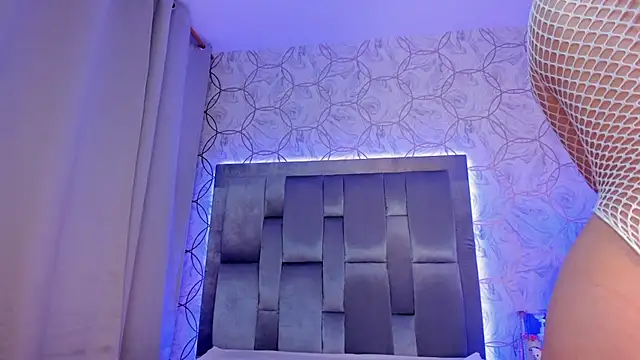 Snapshot of AlliceWinter chatting on 09-13-25, 12:16 AlliceWinter online show from 09-13-25, 12:16