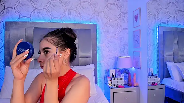 Snapshot of AlliceWinter chatting on 09-17-25, 01:46 AlliceWinter online show from 09-17-25, 01:46