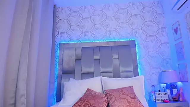 Snapshot of AlliceWinter chatting on 09-23-25, 11:35 AlliceWinter online show from 09-23-25, 11:35