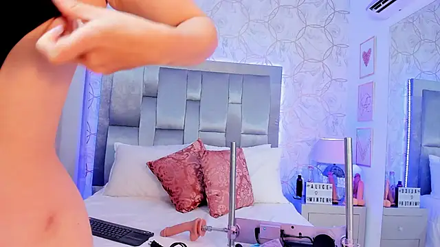 Snapshot of AlliceWinter chatting on 09-29-25, 11:37 AlliceWinter online show from 09-29-25, 11:37