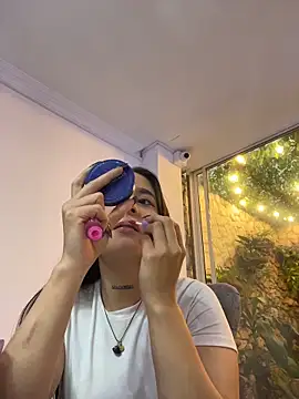 Snapshot of AlliceWinter chatting on 11-19-25, 01:22 AlliceWinter online show from 11-19-25, 01:22