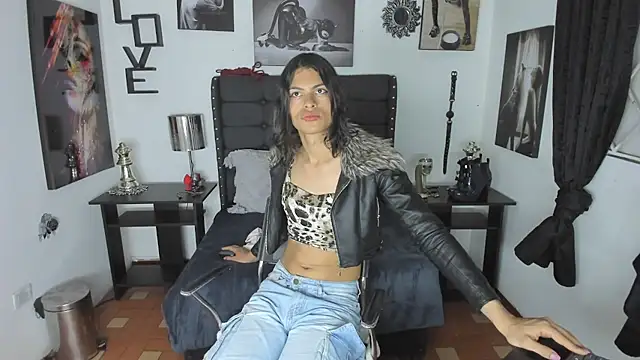 Snapshot of LunarisSmith chatting on 11-10-25, 10:09 LunarisSmith online show from 11-10-25, 10:09