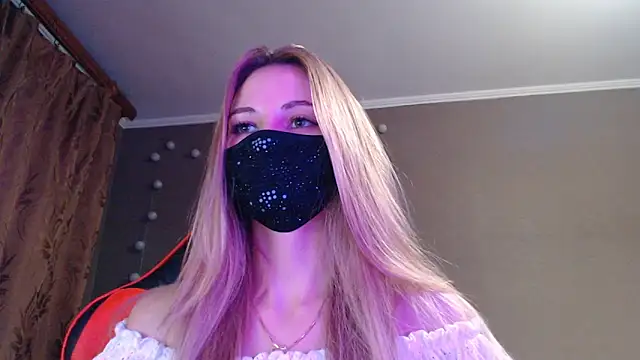 Snapshot of Iris_lave chatting on 10-21-25, 03:13 Iris lave online show from 10-21-25, 03:13