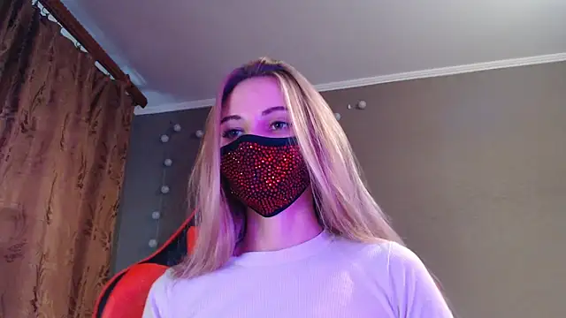 Snapshot of Iris_lave chatting on 10-24-25, 02:02 Iris lave online show from 10-24-25, 02:02