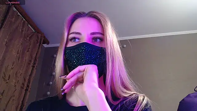 Snapshot of Iris_lave chatting on 10-30-25, 07:47 Iris lave online show from 10-30-25, 07:47