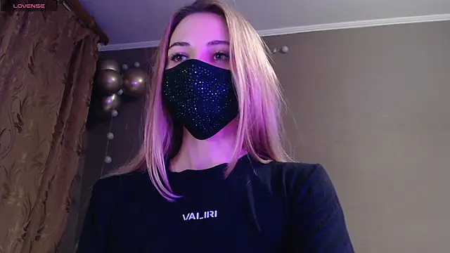 Snapshot of Iris_lave chatting on 11-11-25, 07:03 Iris lave online show from 11-11-25, 07:03