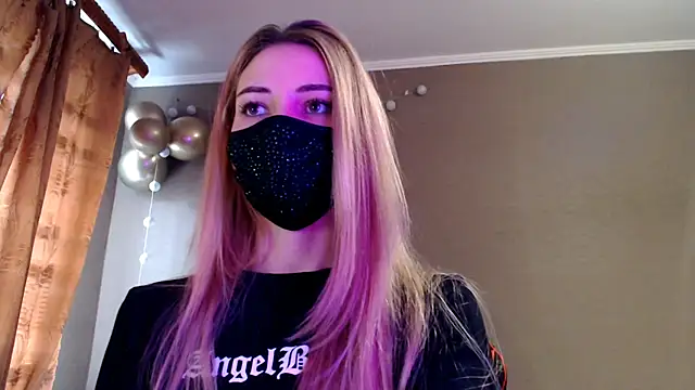 Snapshot of Iris_lave chatting on 11-26-25, 12:39 Iris lave online show from 11-26-25, 12:39