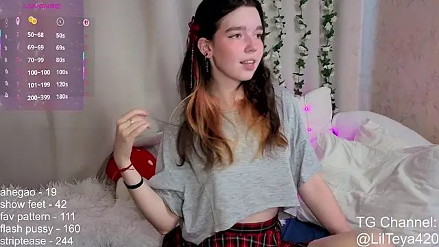 Snapshot of little_Teya chatting on 09-10-25, 08:36 little Teya online show from 09-10-25, 08:36