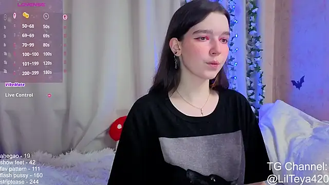 Snapshot of little_Teya chatting on 10-24-25, 07:21 little Teya online show from 10-24-25, 07:21