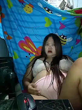 Snapshot of sweetbigtits19 chatting on 03-18-26, 01:47 sweetbigtits19 online show from 03-18-26, 01:47