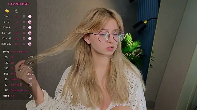 Snapshot of zegoii chatting on 10-15-25, 01:33 zegoii online show from 10-15-25, 01:33