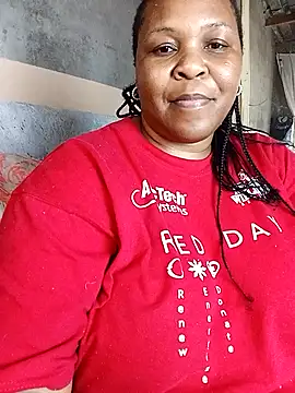 Snapshot of Moretl chatting on 10-24-25, 10:00 Moretl online show from 10-24-25, 10:00