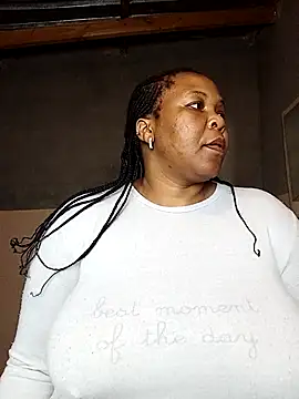 Snapshot of Moretl chatting on 10-30-25, 10:32 Moretl online show from 10-30-25, 10:32