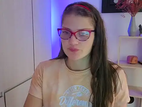 Snapshot of Camila-ventura chatting on 11-16-25, 08:36 Camila-ventura online show from 11-16-25, 08:36