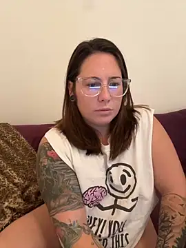 Snapshot of Thegr33ngypsy chatting on 10-20-25, 08:59 Thegr33ngypsy online show from 10-20-25, 08:59