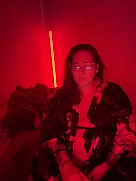 Snapshot of Thegr33ngypsy chatting on 10-31-25, 06:58 Thegr33ngypsy online show from 10-31-25, 06:58