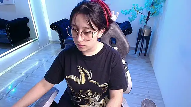 Snapshot of Tarly_matches chatting on 10-19-25, 11:44 Tarly matches online show from 10-19-25, 11:44