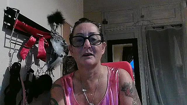 Snapshot of Mistress-Ivy51 chatting on 10-20-25, 06:25 Mistress-Ivy51 online show from 10-20-25, 06:25