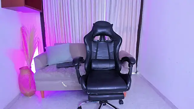 Asta Black online show from 10-31-25, 08:54